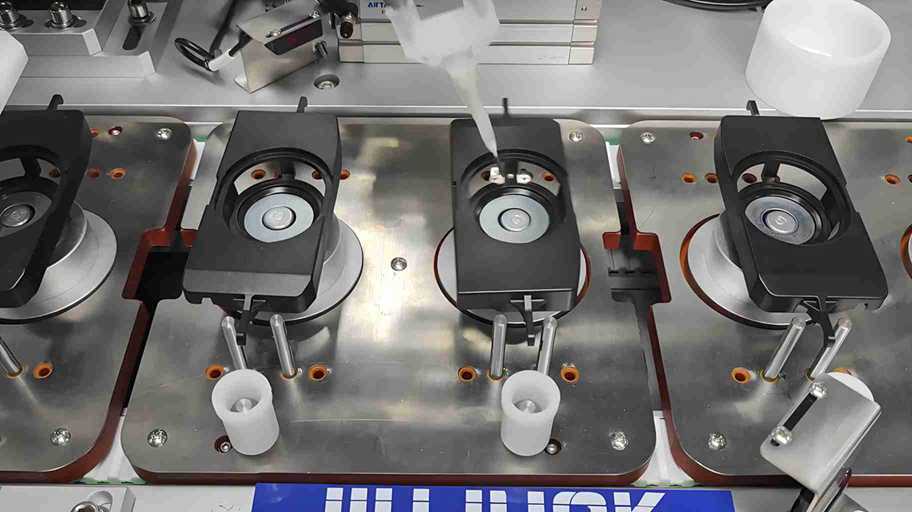 TV喇叭自动化-自动点中心胶