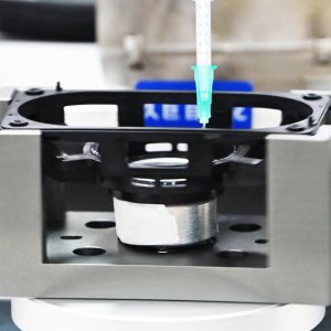 方形多媒体内磁喇叭软体段自动装配实拍